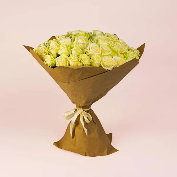 73 бело-зеленые розы (70 см)
