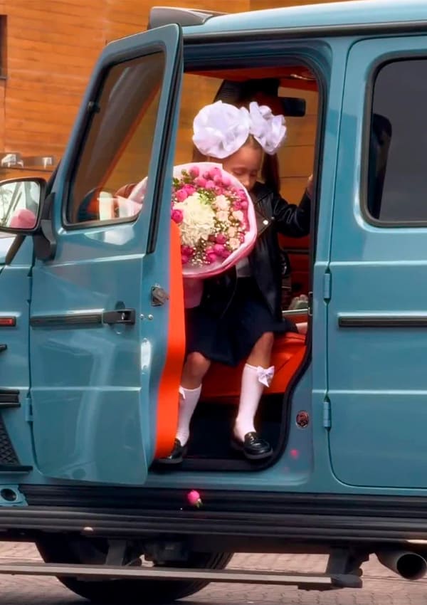 Мам, ну что, погнали в школу?