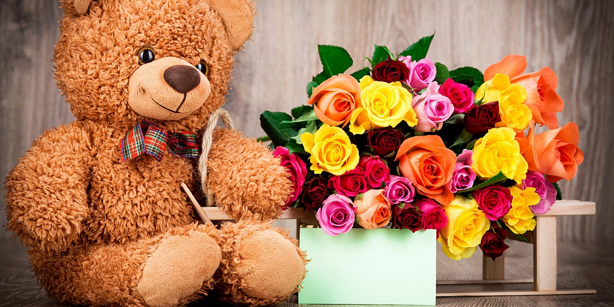 Честные, яркие, креативные и забавные поздравления на 14 Февраля: каким посланием дополнить букет цветов?