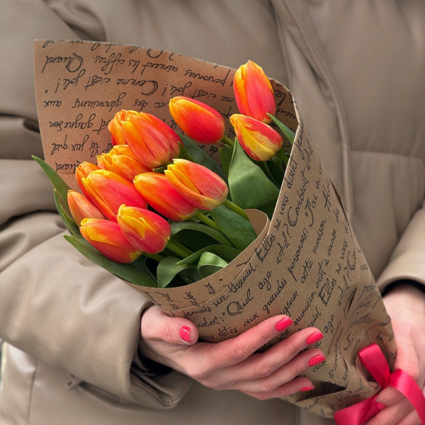 Букет из 15 оранжевых тюльпанов