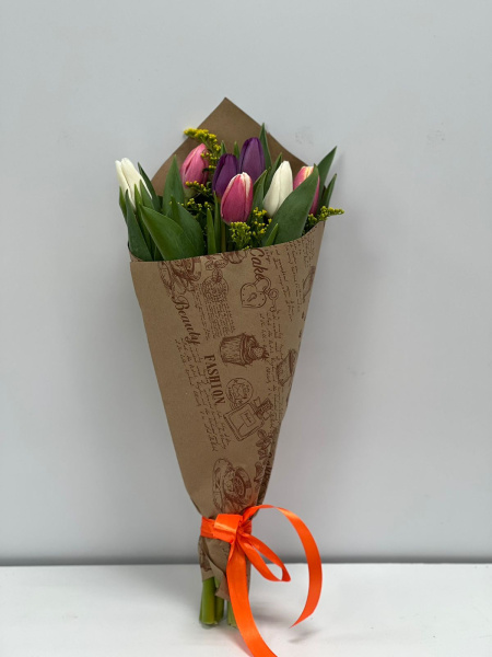 7 тюльпанов и солидаго (5 букетов)