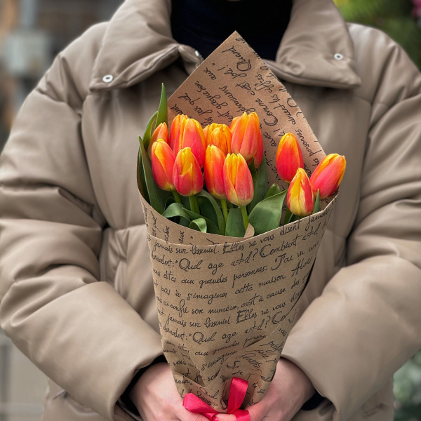 Букет из 15 оранжевых тюльпанов