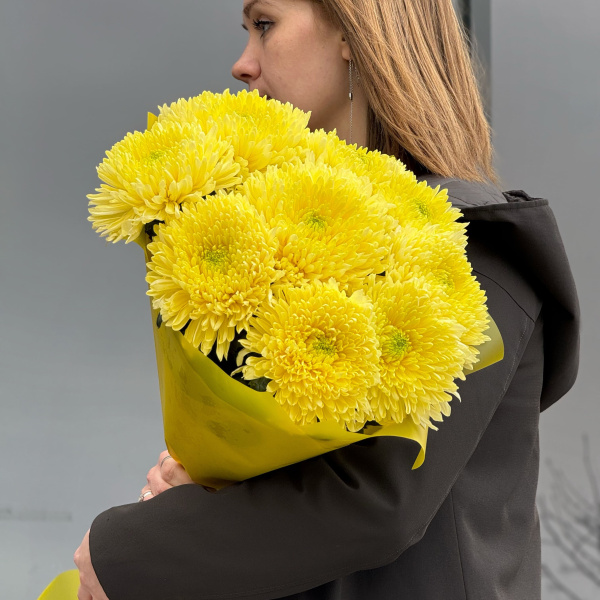 Букет из 9 жёлтых хризантем