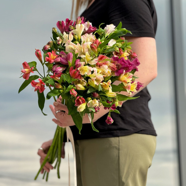 15 альстромерии