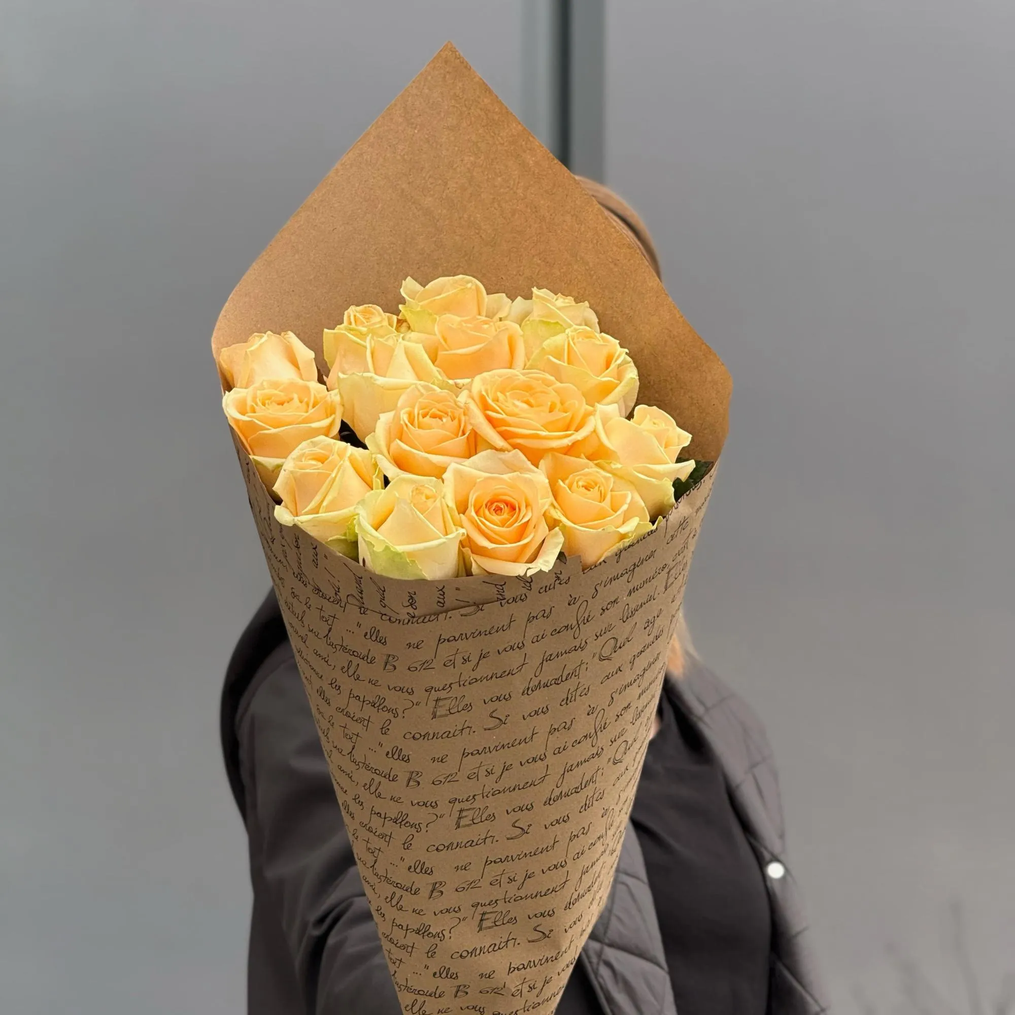 Букет из 15 кремовых роз (60 см)