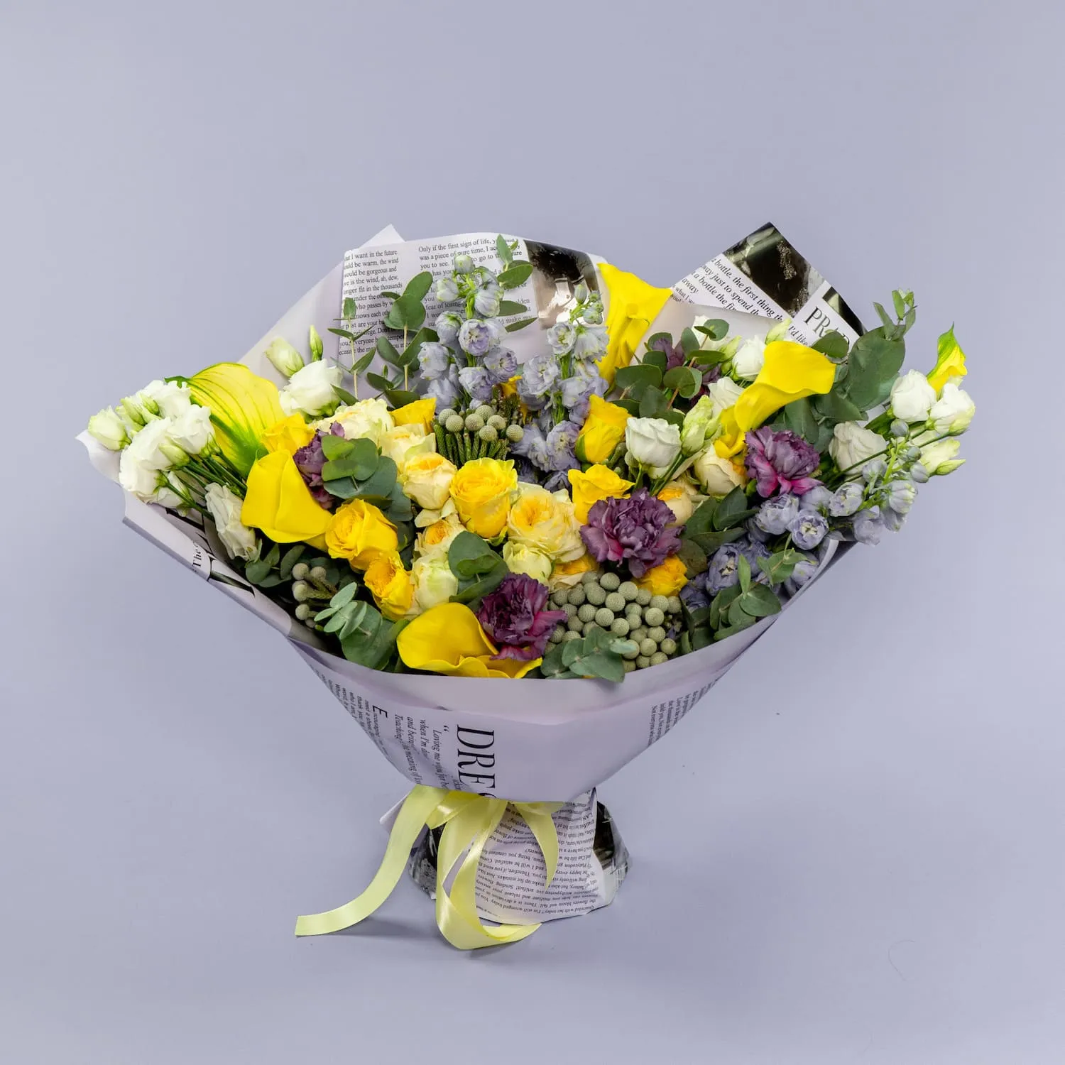 Букет из роз микс, гвоздик и калл