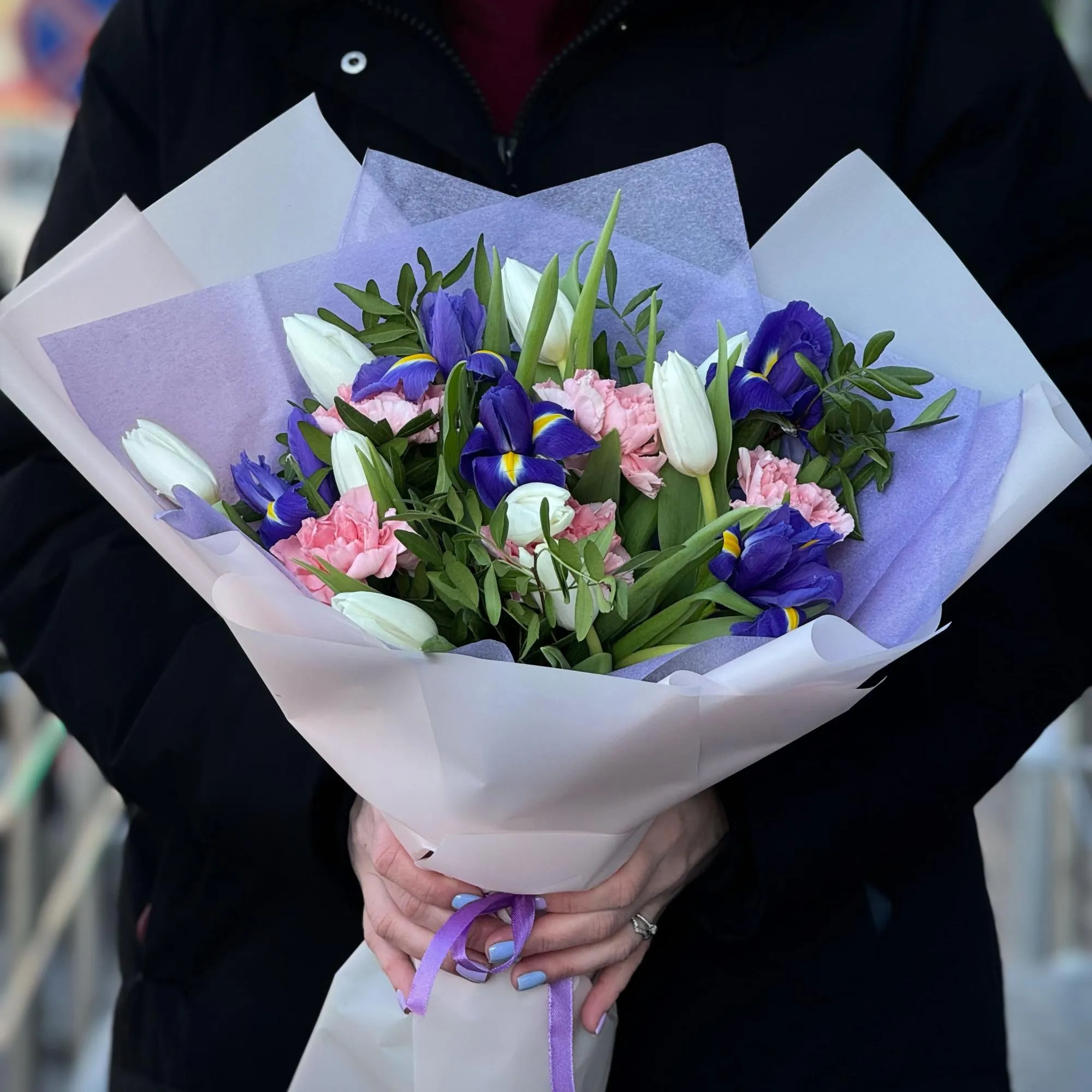 Большой букет из тюльпан и гвоздик