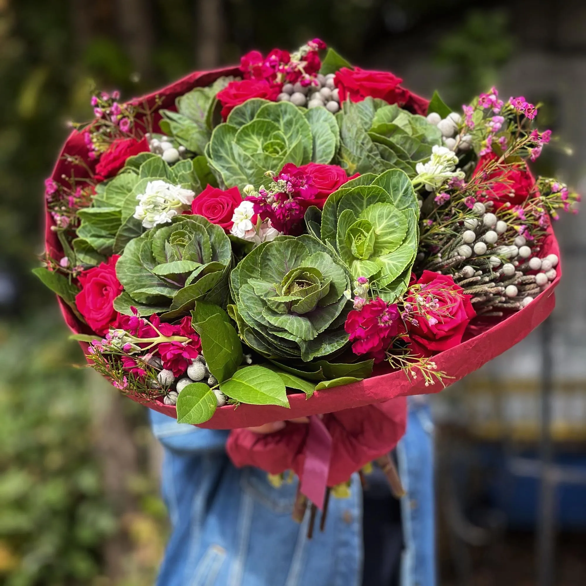Букет из роз, брасики и брунии