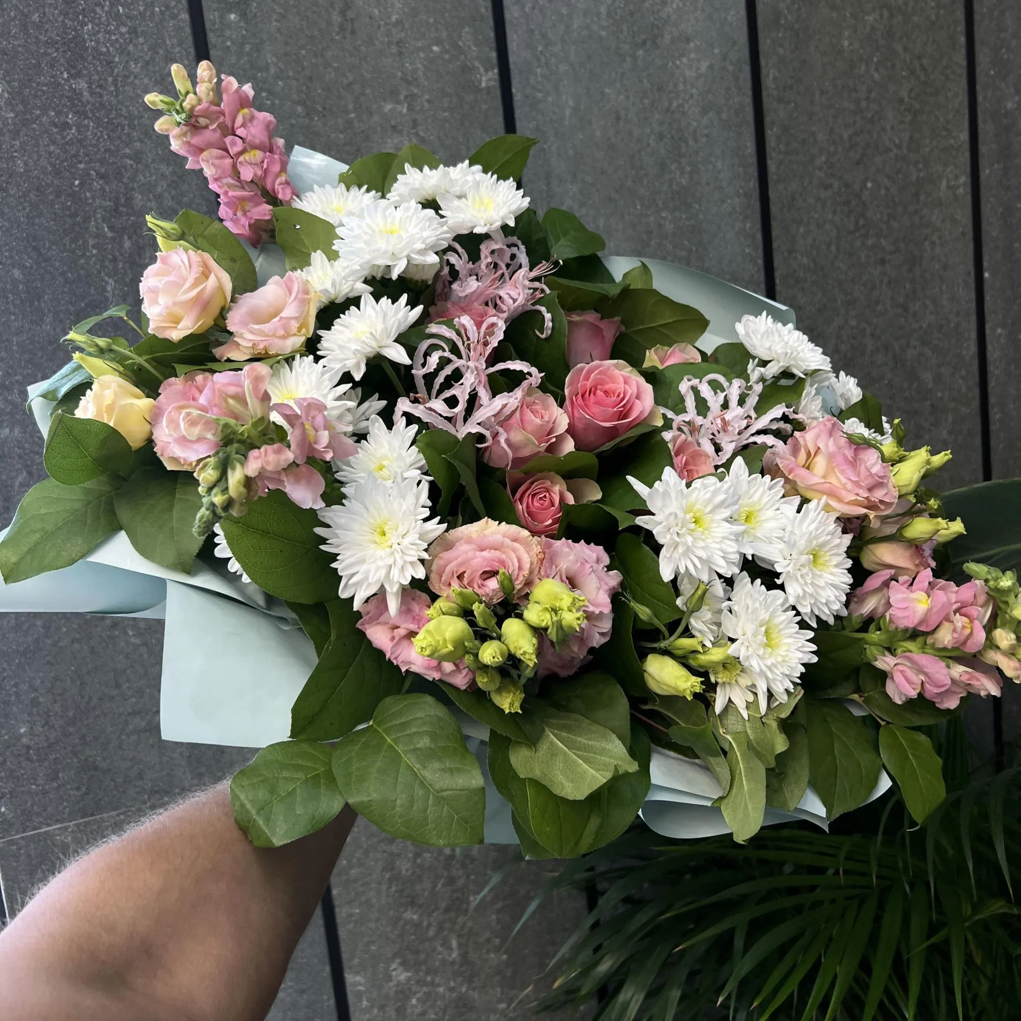 Букет из роз, и наринэ