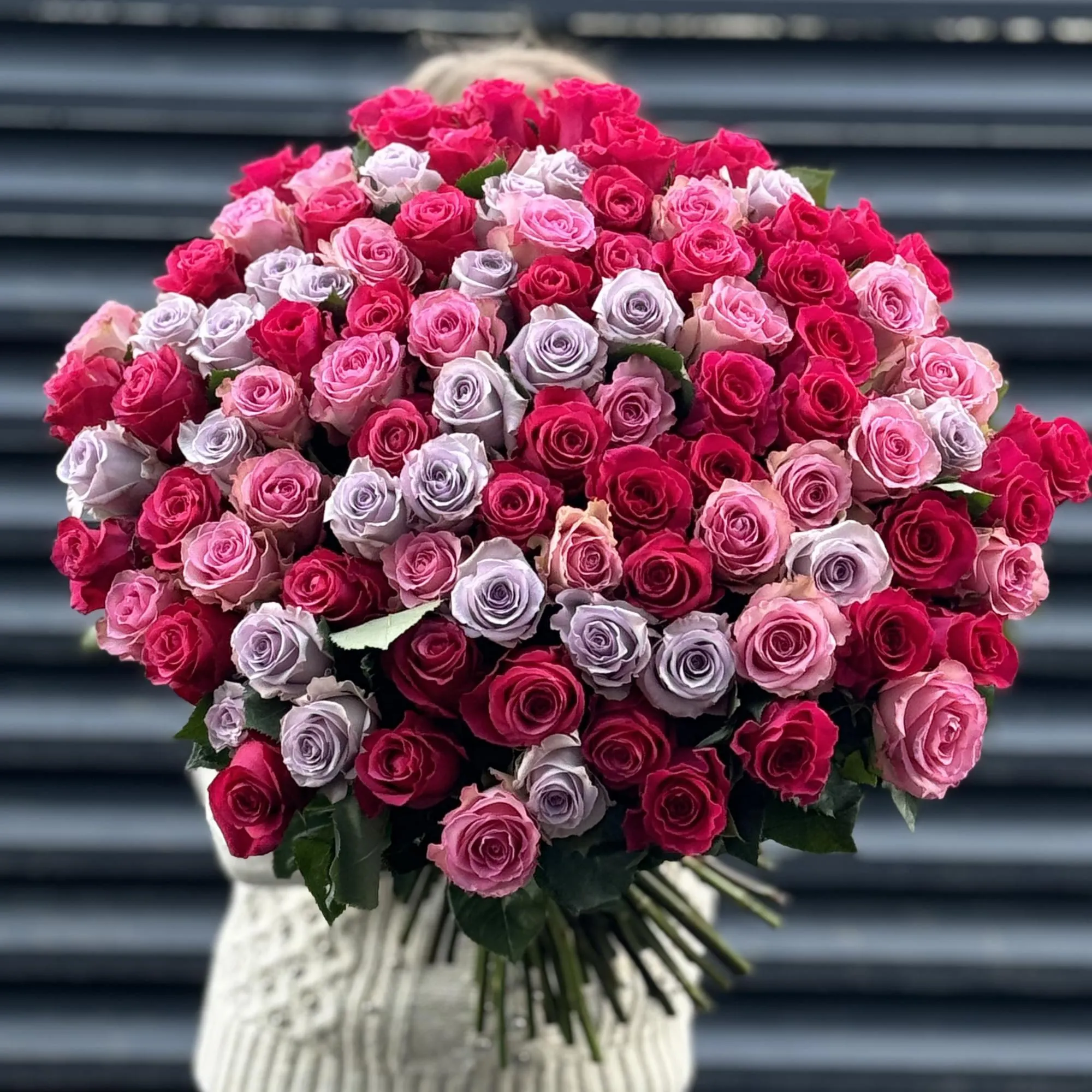 Букет 101 микс роз эквадор (60см)