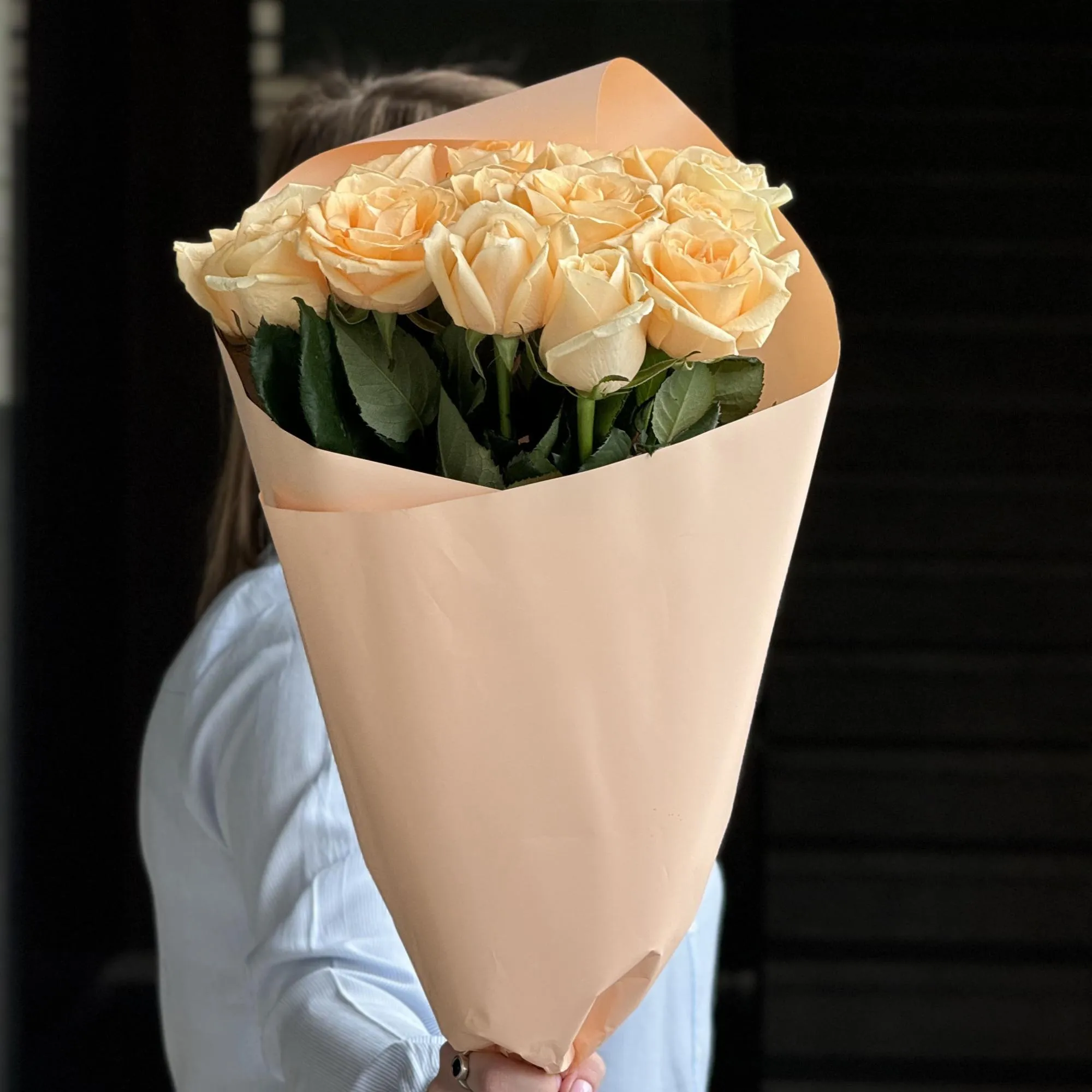 Букет из 15 кремовых роз (70 см)