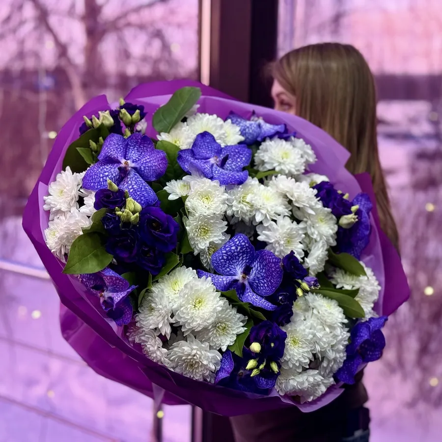 Букет орхидей ванда, эустом и хризантем большой