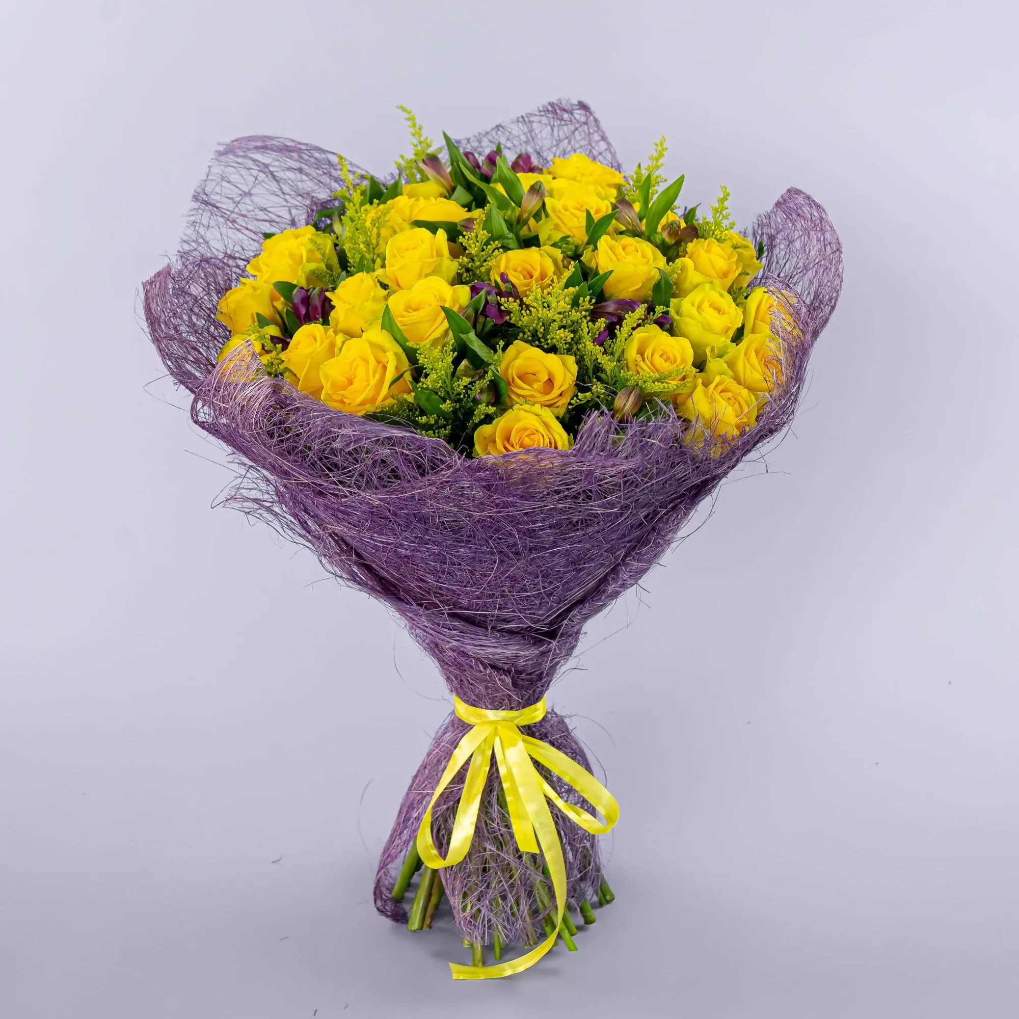 Букет из альстромерий и жёлтых роз