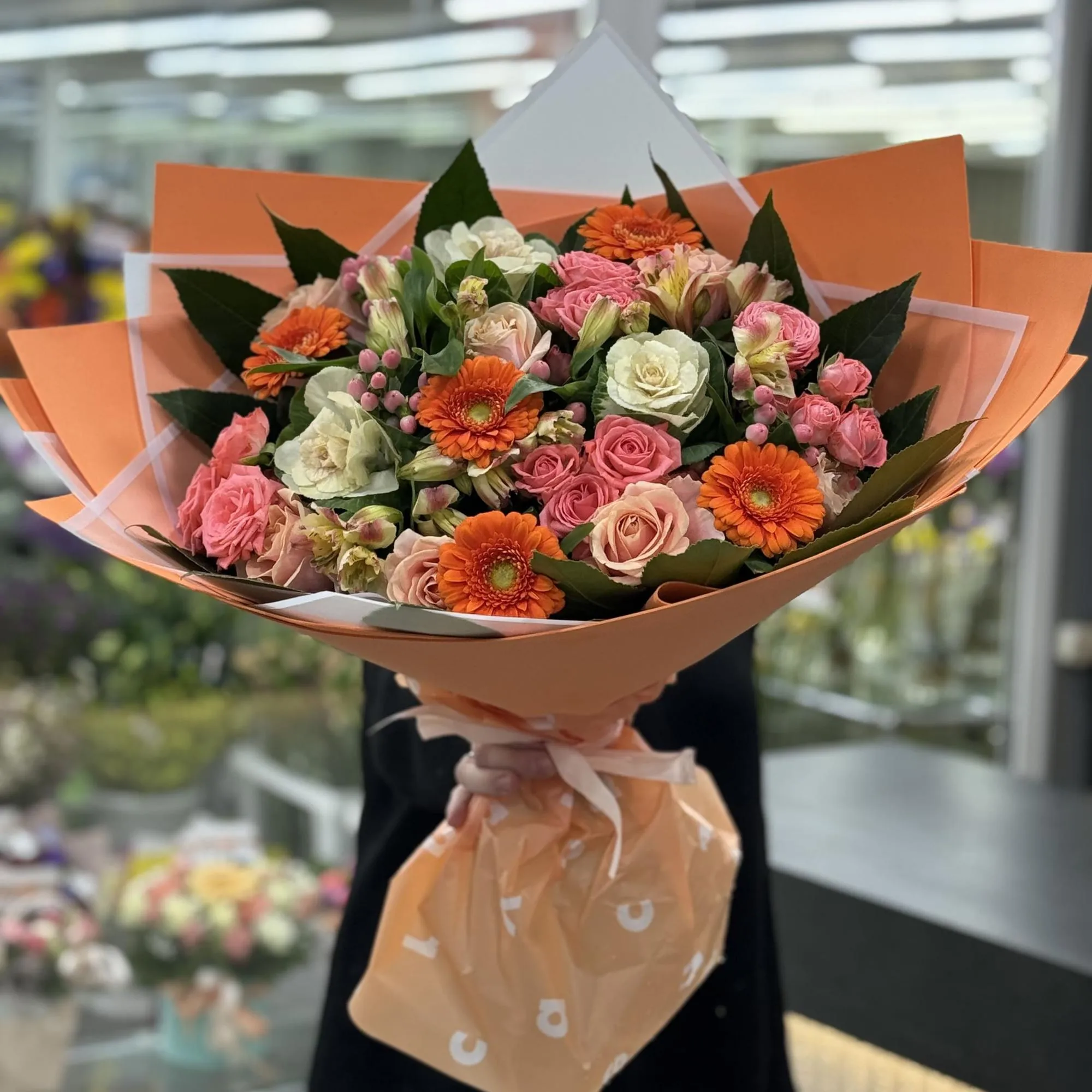 Букет из роз, альстромерии и гербер