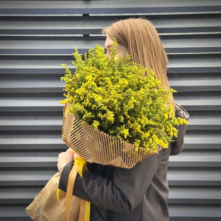 Букет из 15 солидаго