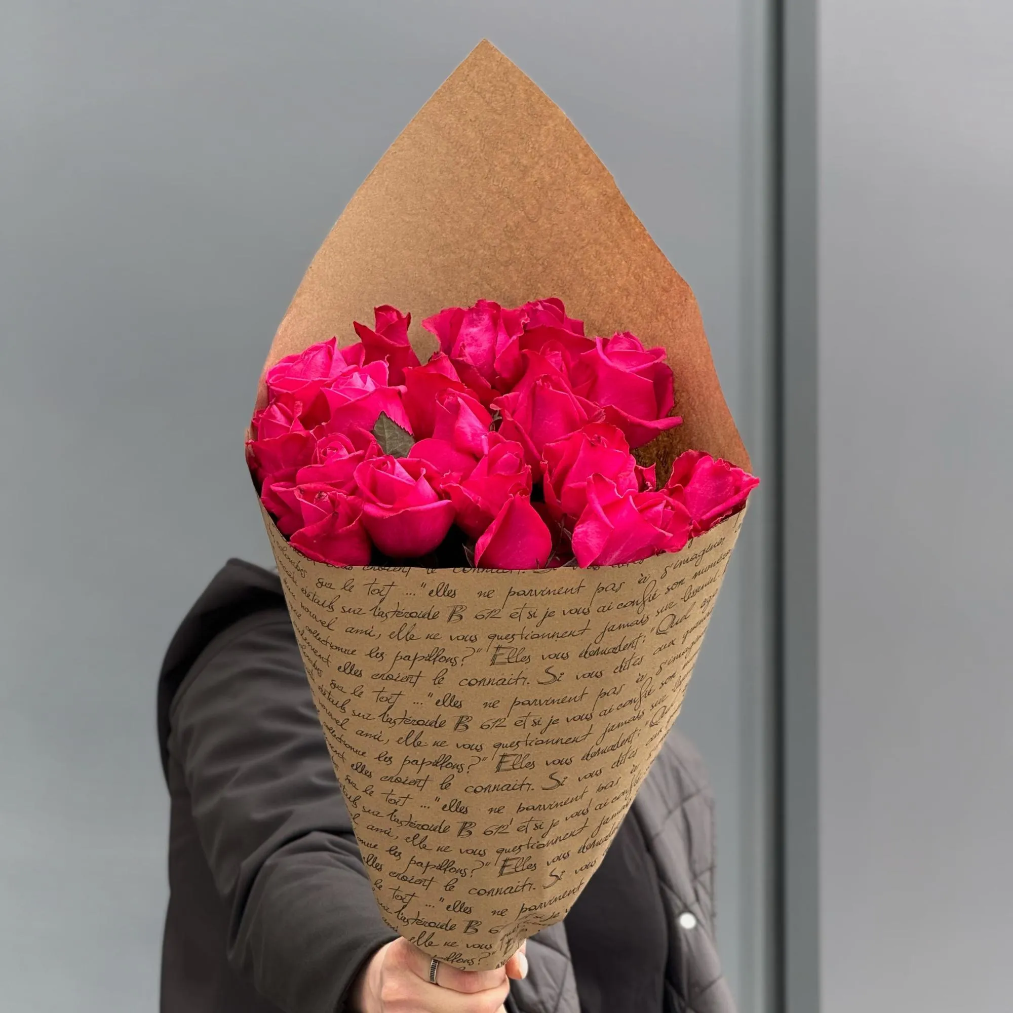 Букет из 19 малиновых роз (70 см)