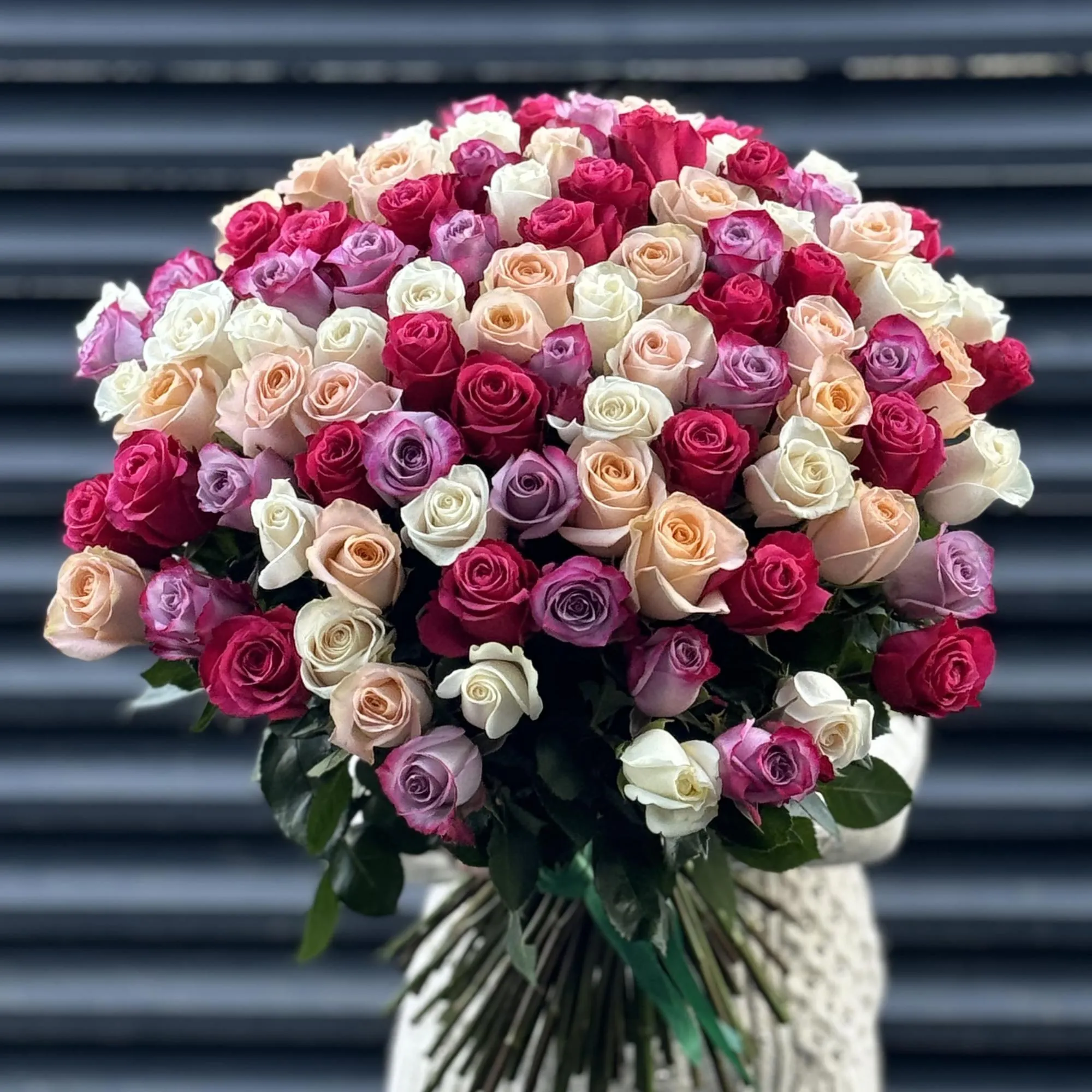 Букет 101 фиолетовый микс роз эквадор (60см)