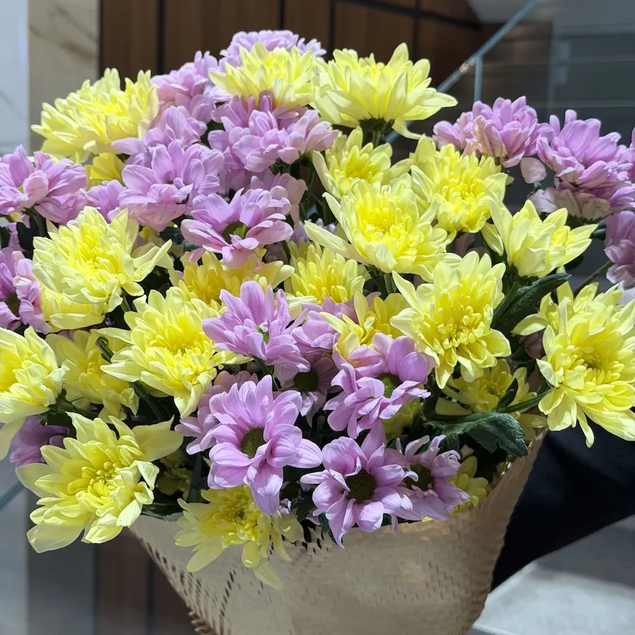 Букет из кустовых хризантем