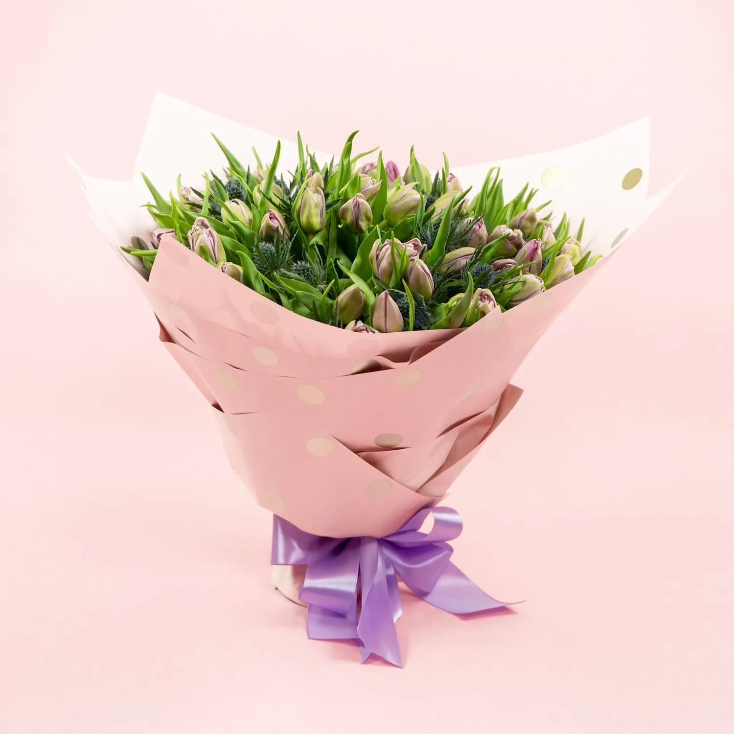 Букет из 49 тюльпанов и эрингиума