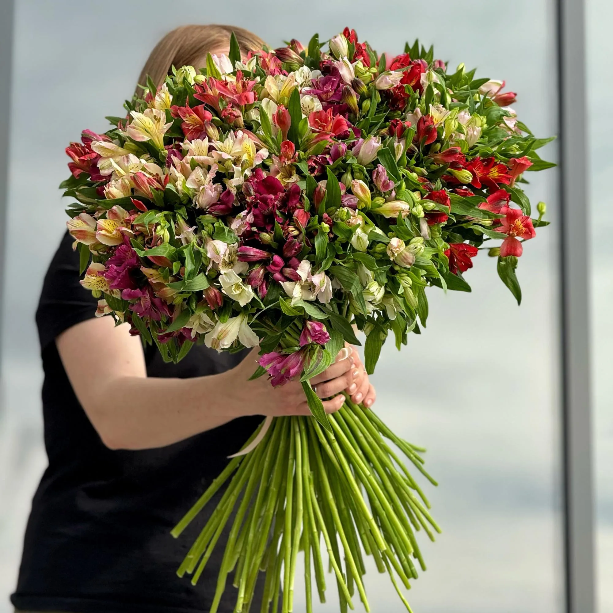 63 альстромерии