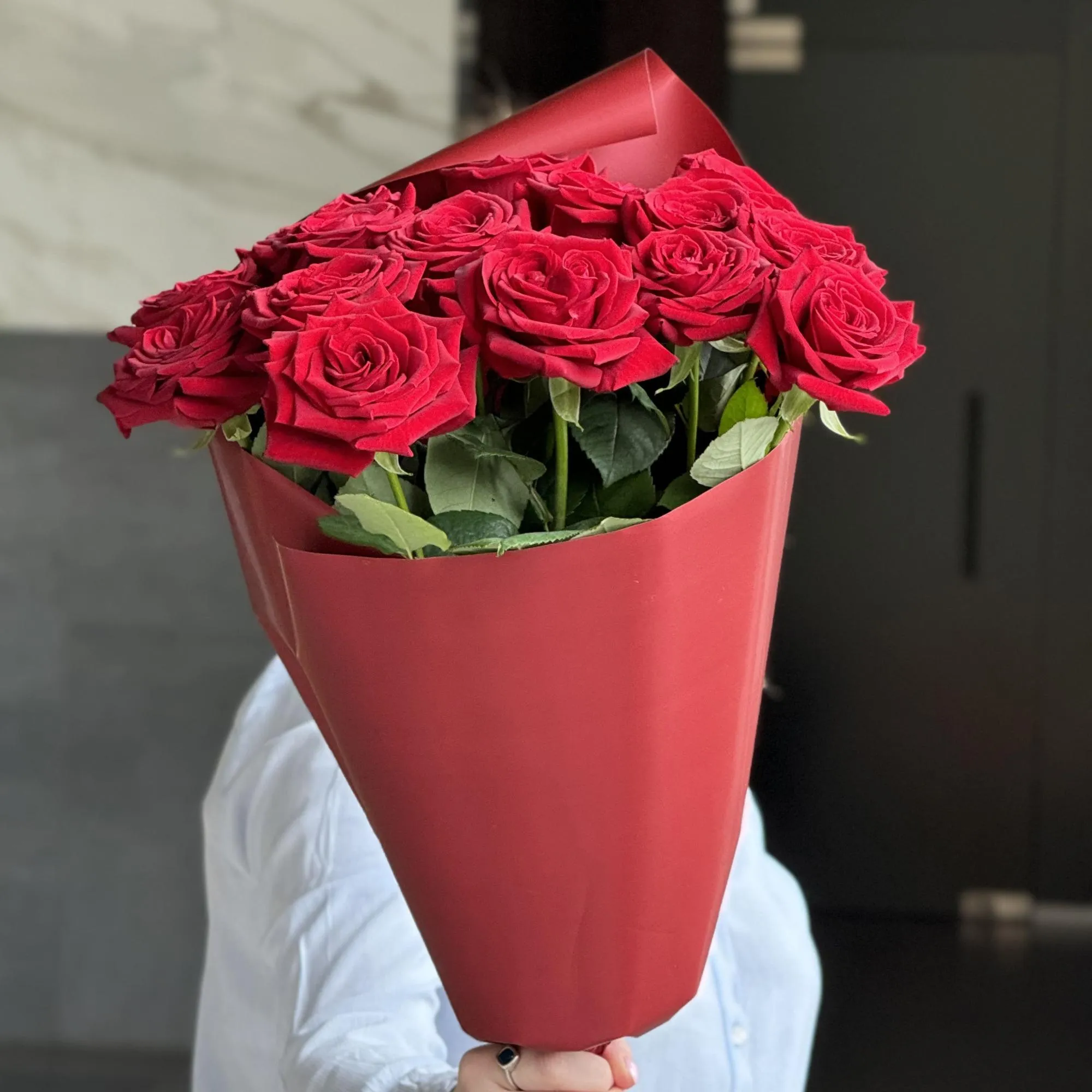 Букет из 15 красных роз (70 см)