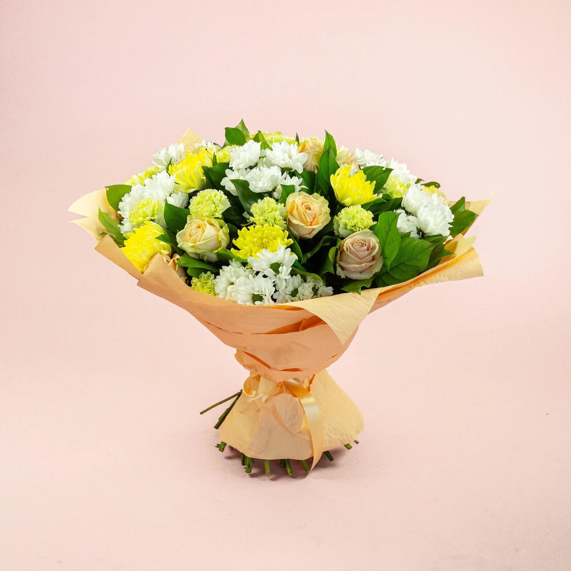 Букет из хризантем микс и гвоздик