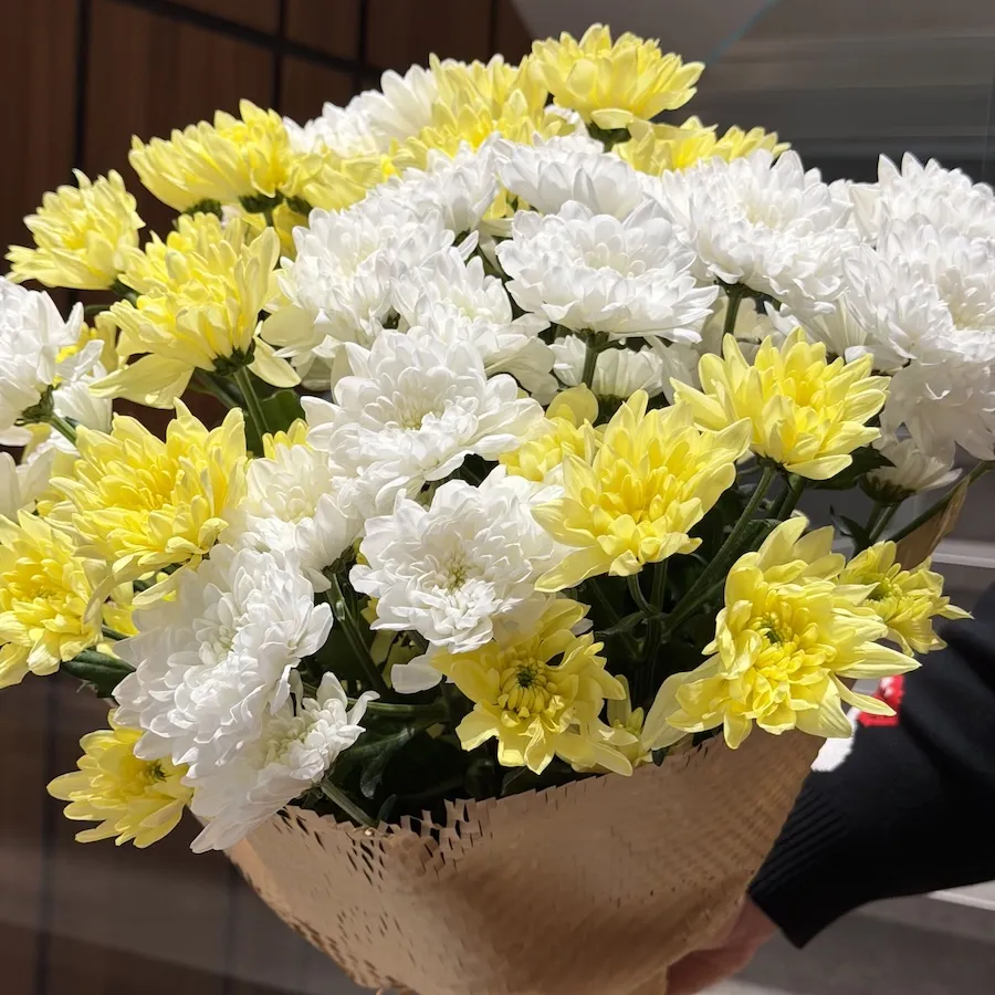 Букет из кустовых хризантем