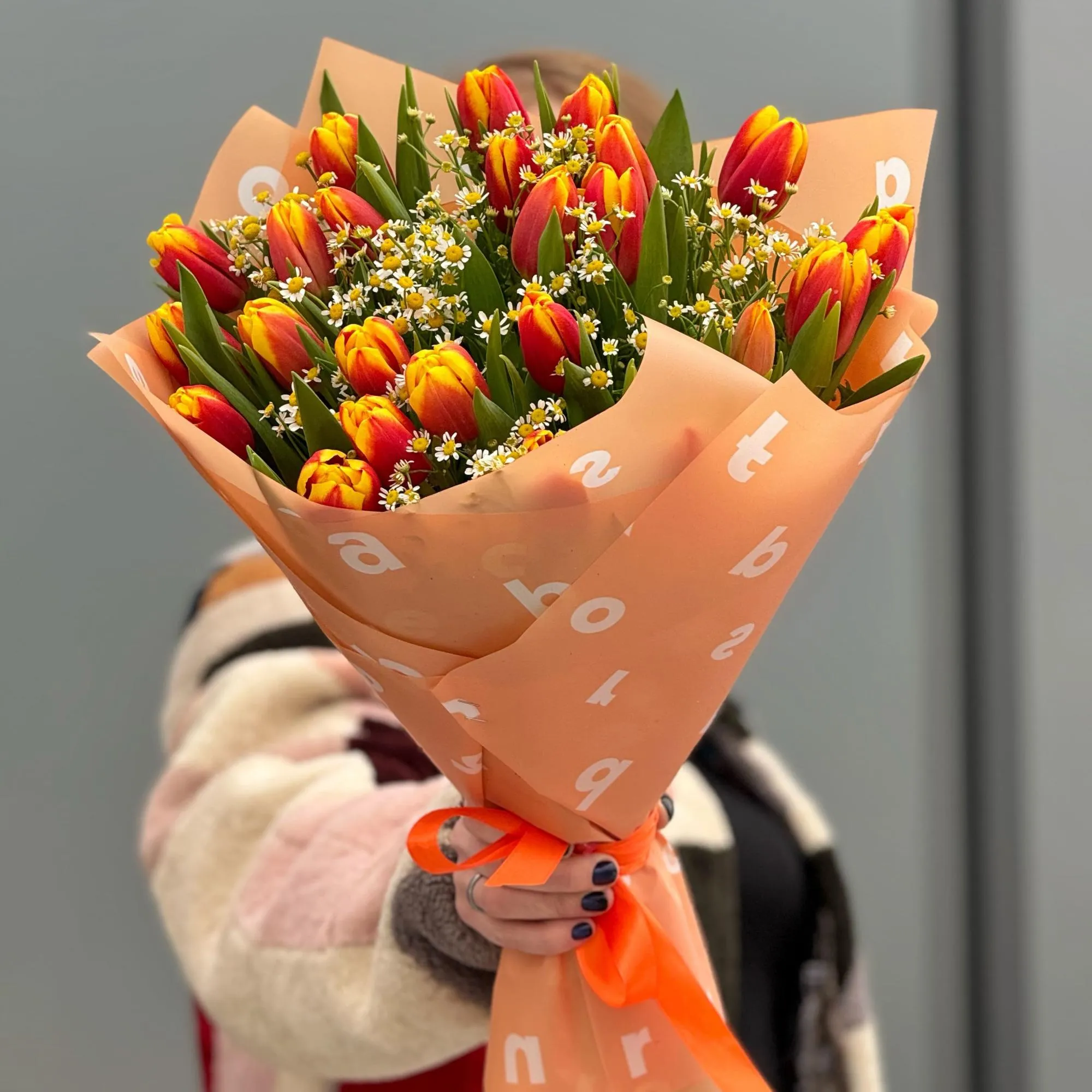 37 тюльпанов и танацетум большой