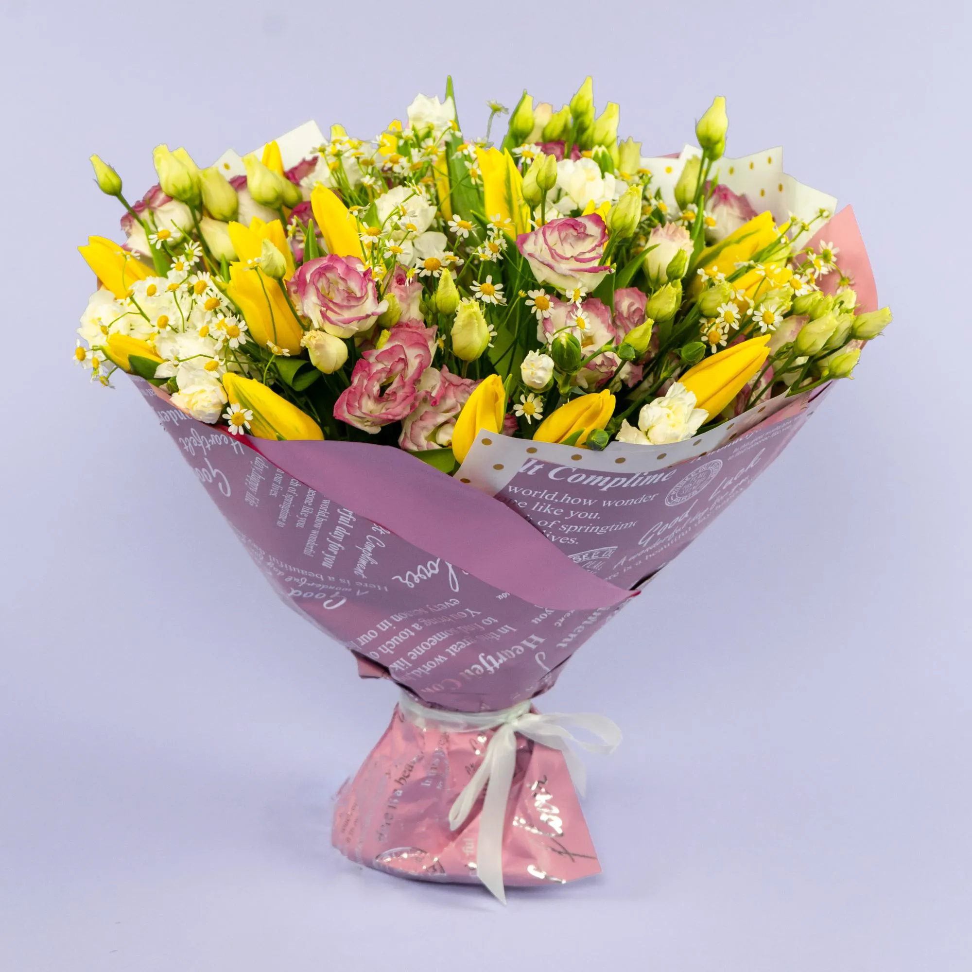 Букет из 25 тюльпанов и эустом