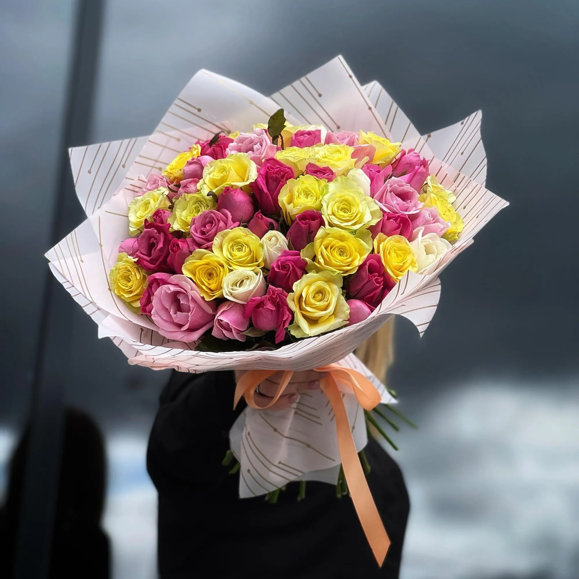 Букет из 51 розы микс (50 см)