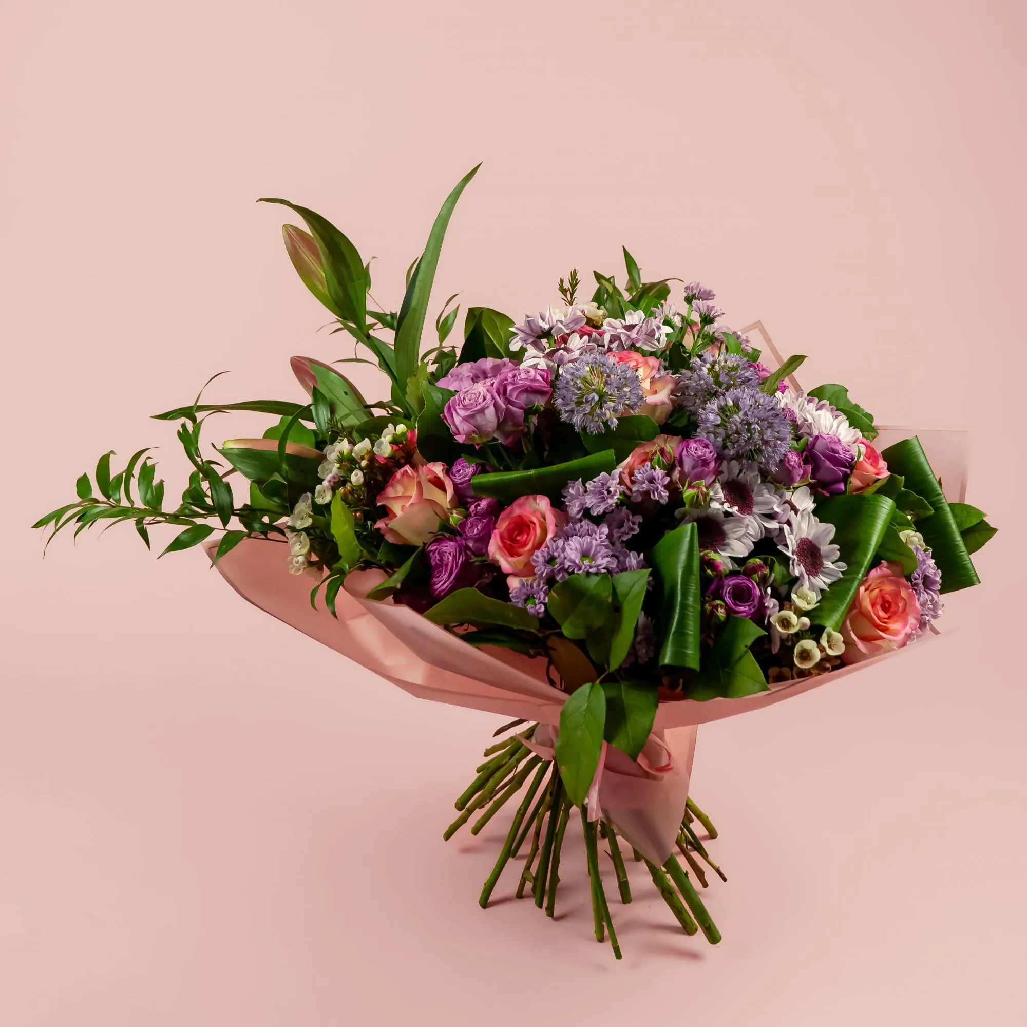 Букет из роз микс, лилии и гортензии