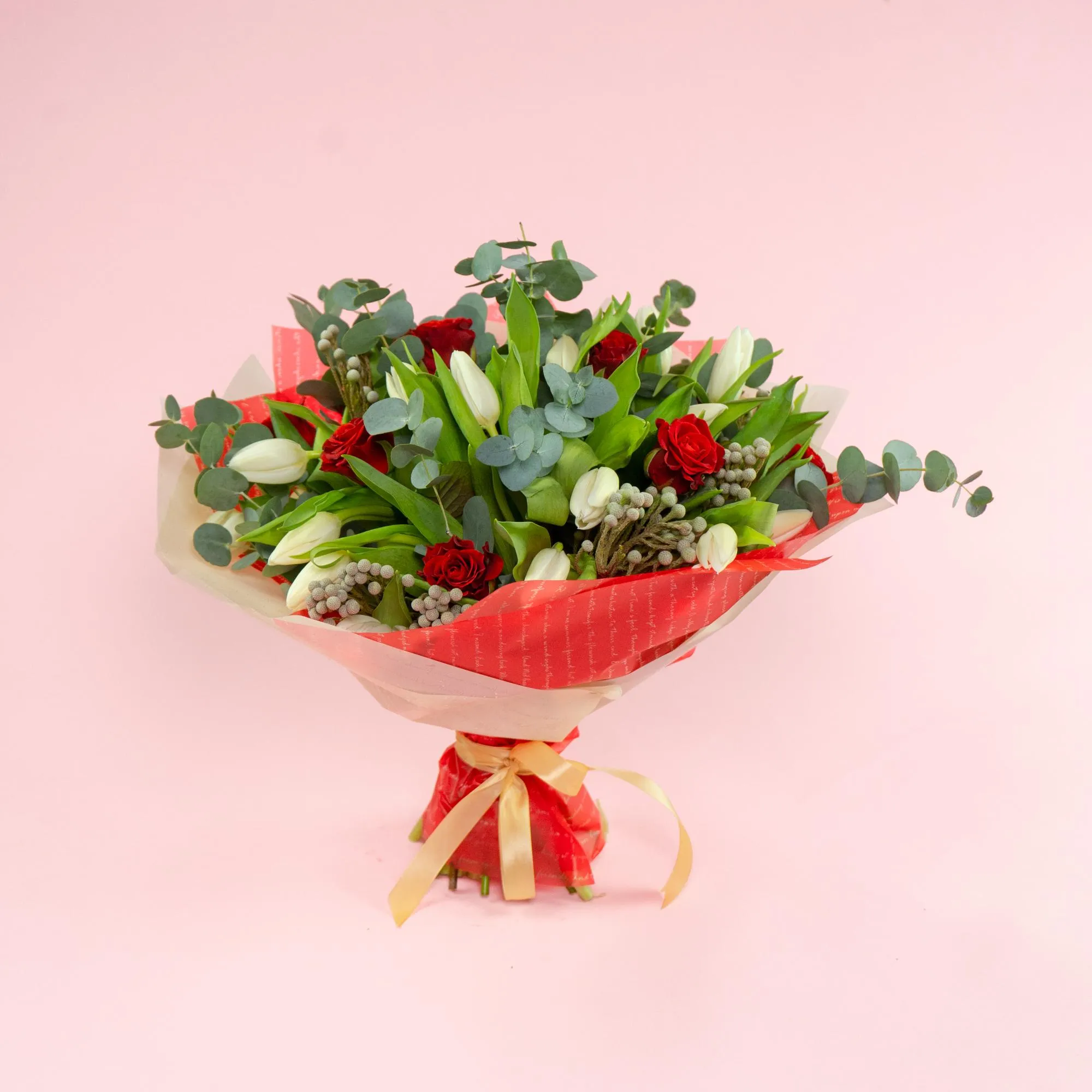 Букет из 10 роз и 25 тюльпанов