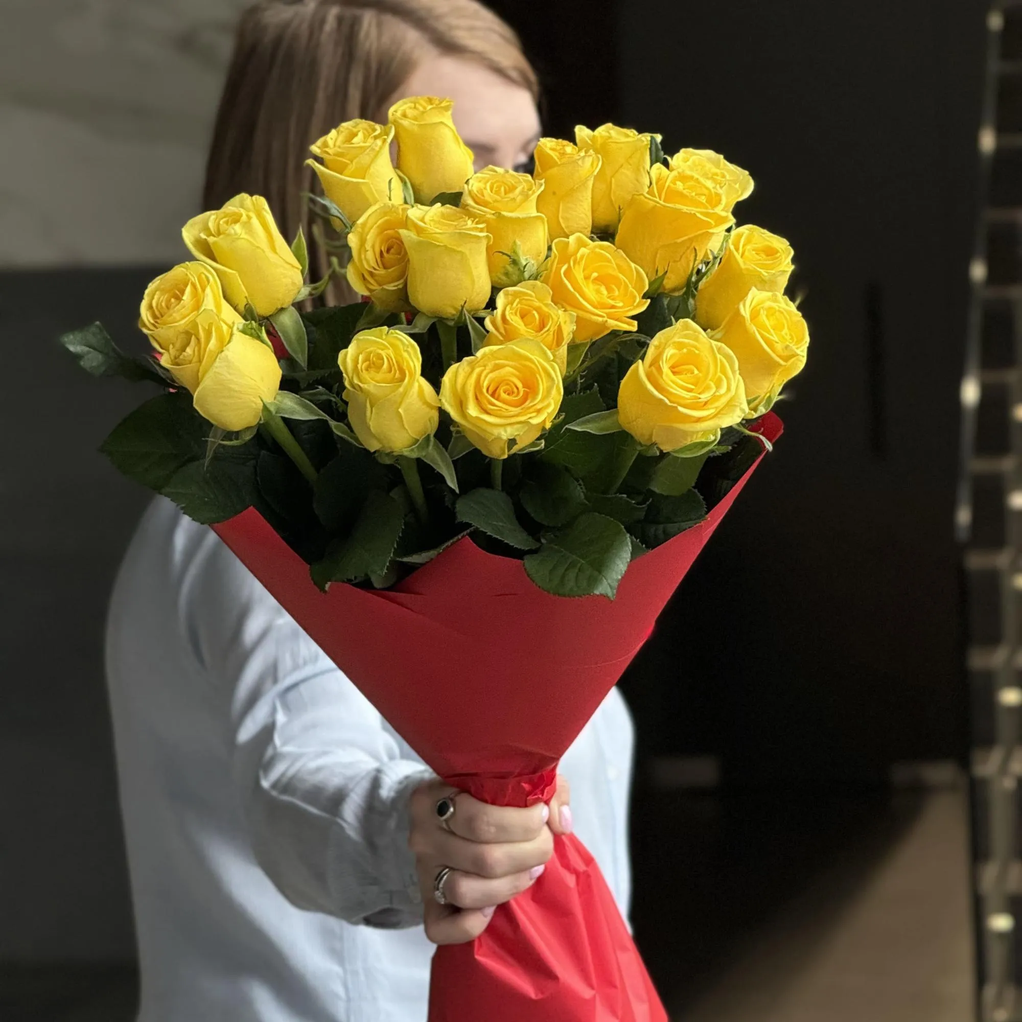Букет из 19 жёлтых роз (60 см)
