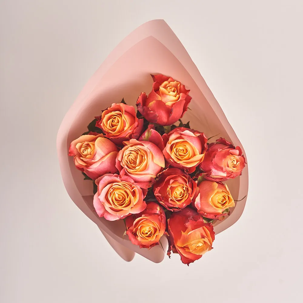 11 нежных красно-желтых роз (60 см)