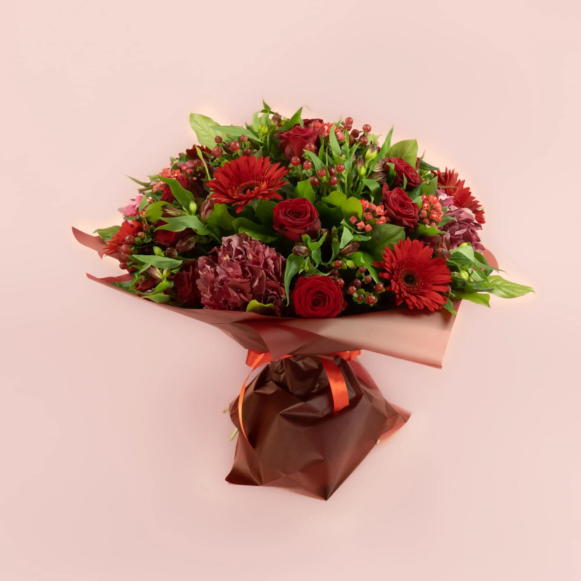 Букет из гортензий, роз и гербер