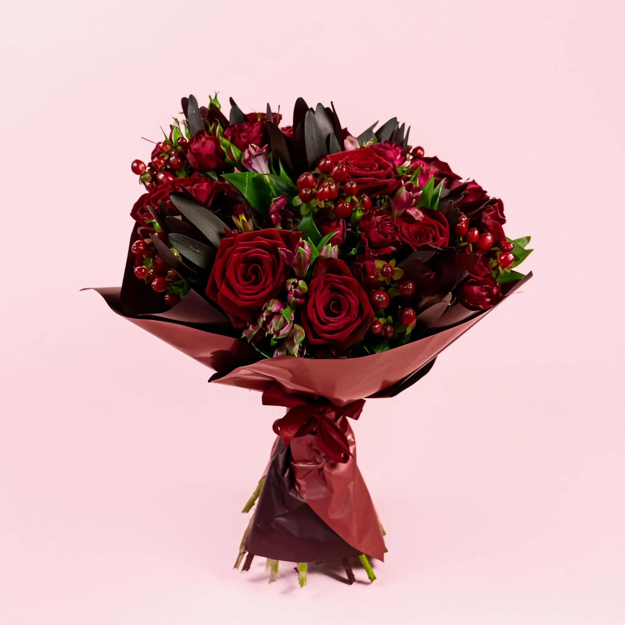 Букет из бордовых роз микс