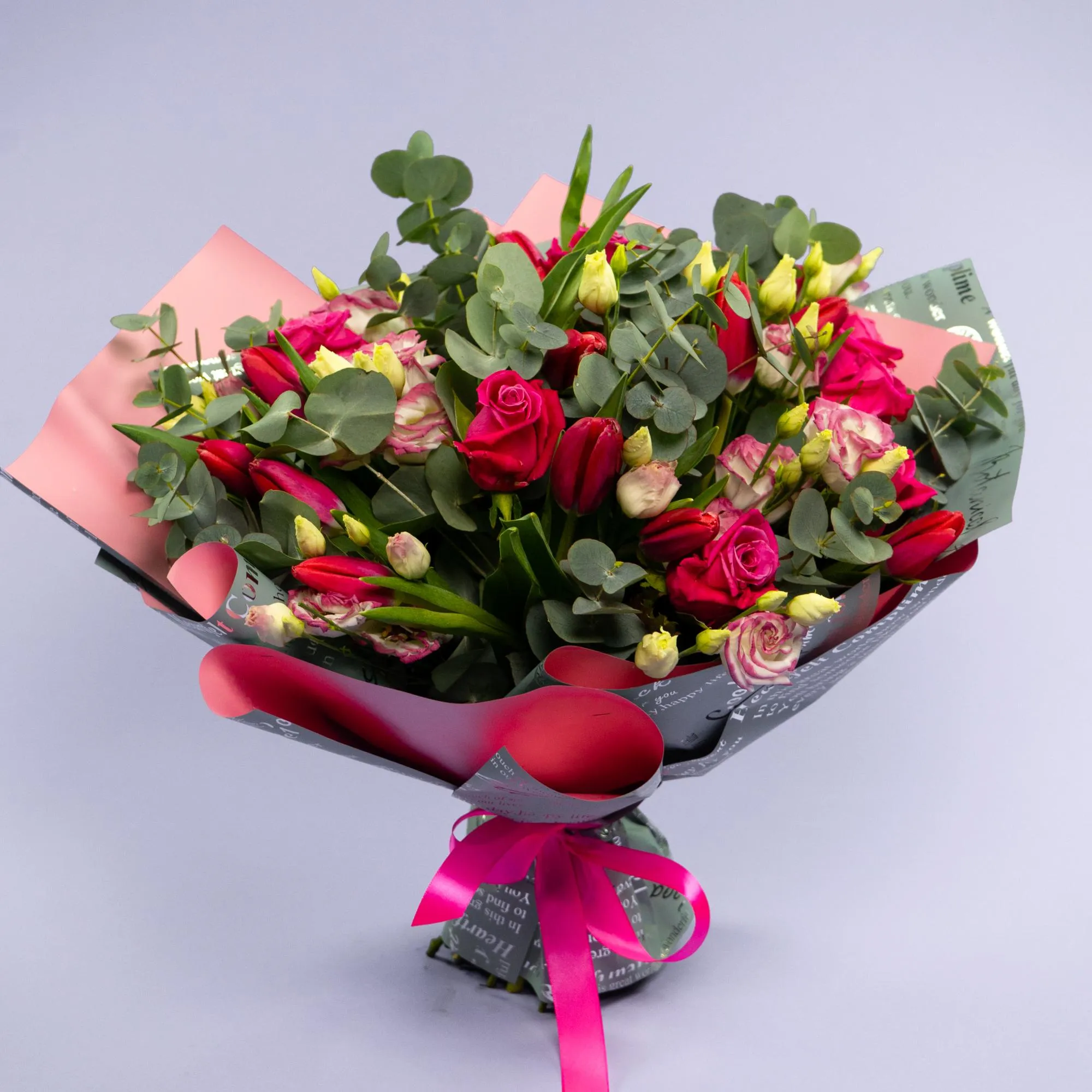 Букет из 10 роз и 19 тюльпанов
