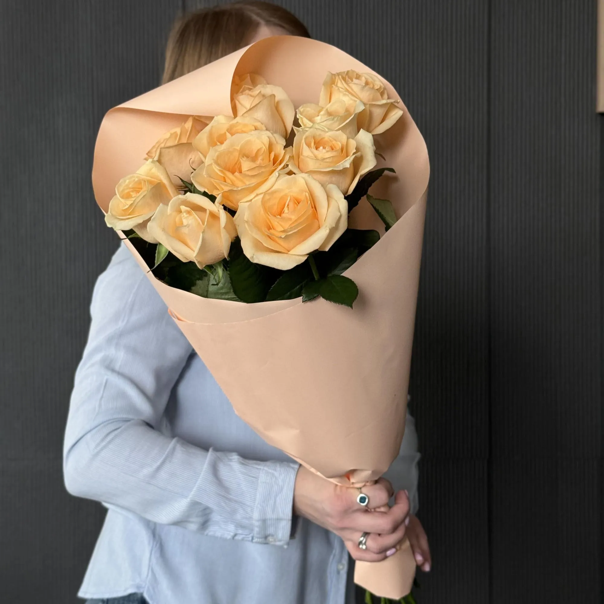 Букет из 11 кремовых роз (50 см)