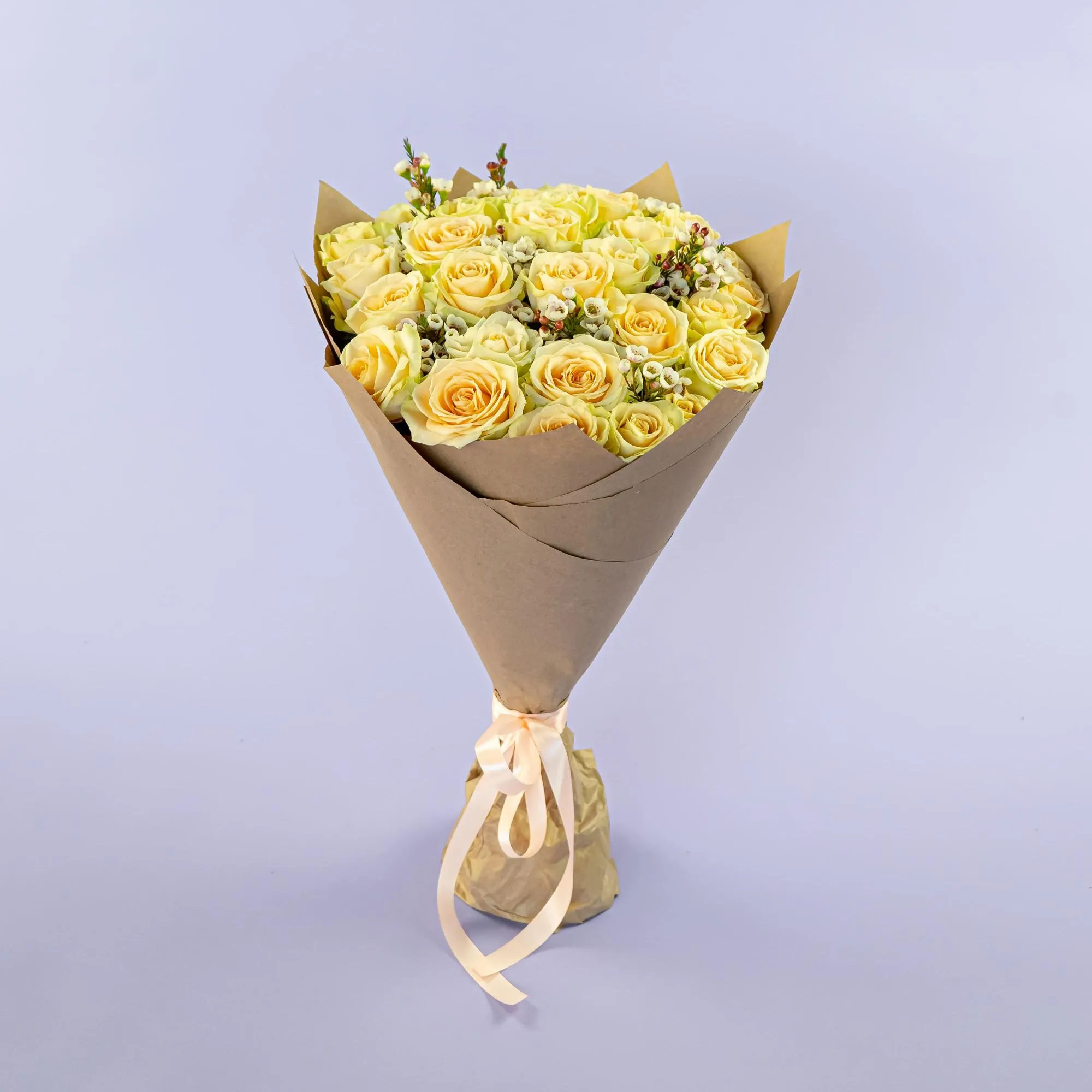 Букет из 31 кремовой розы