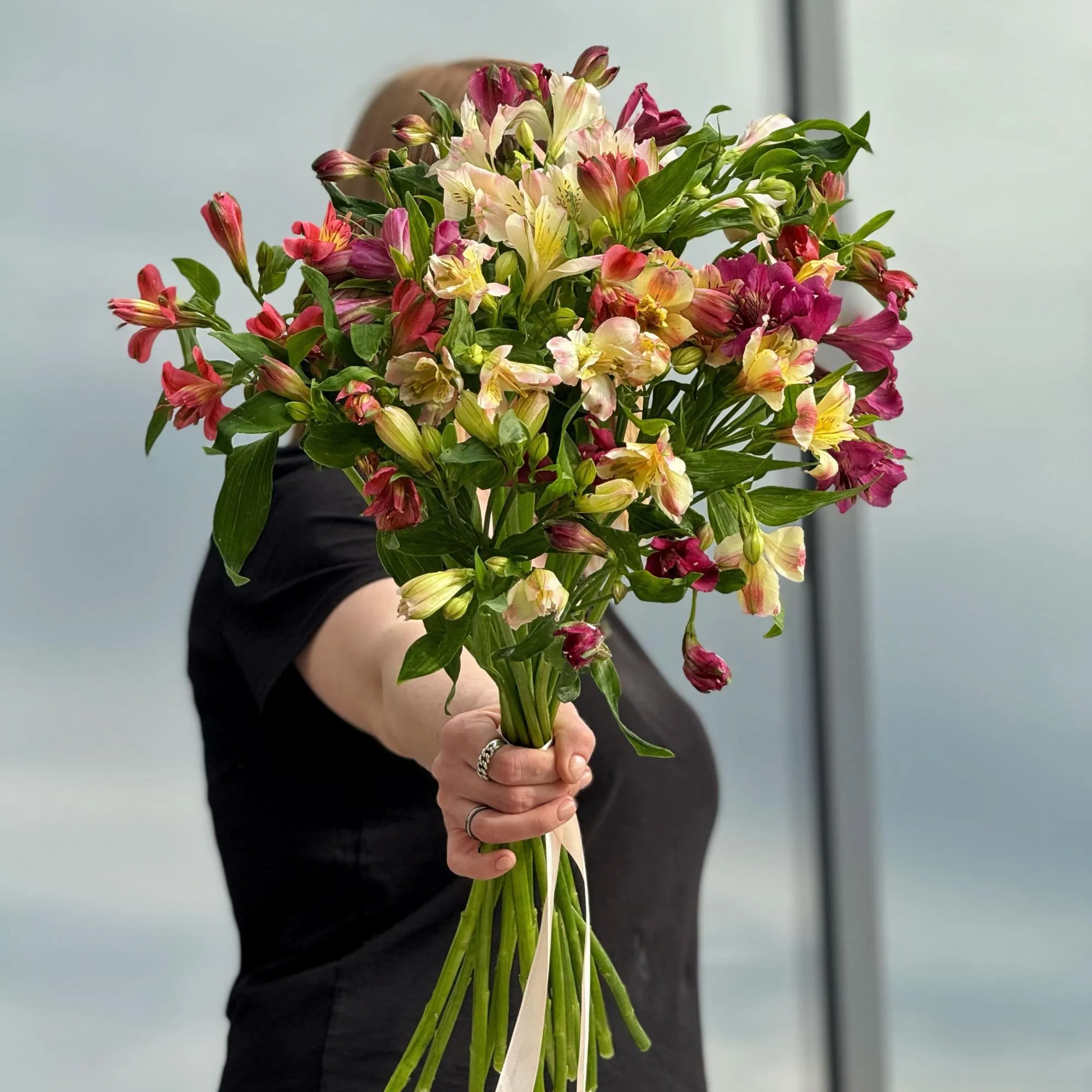 15 альстромерии