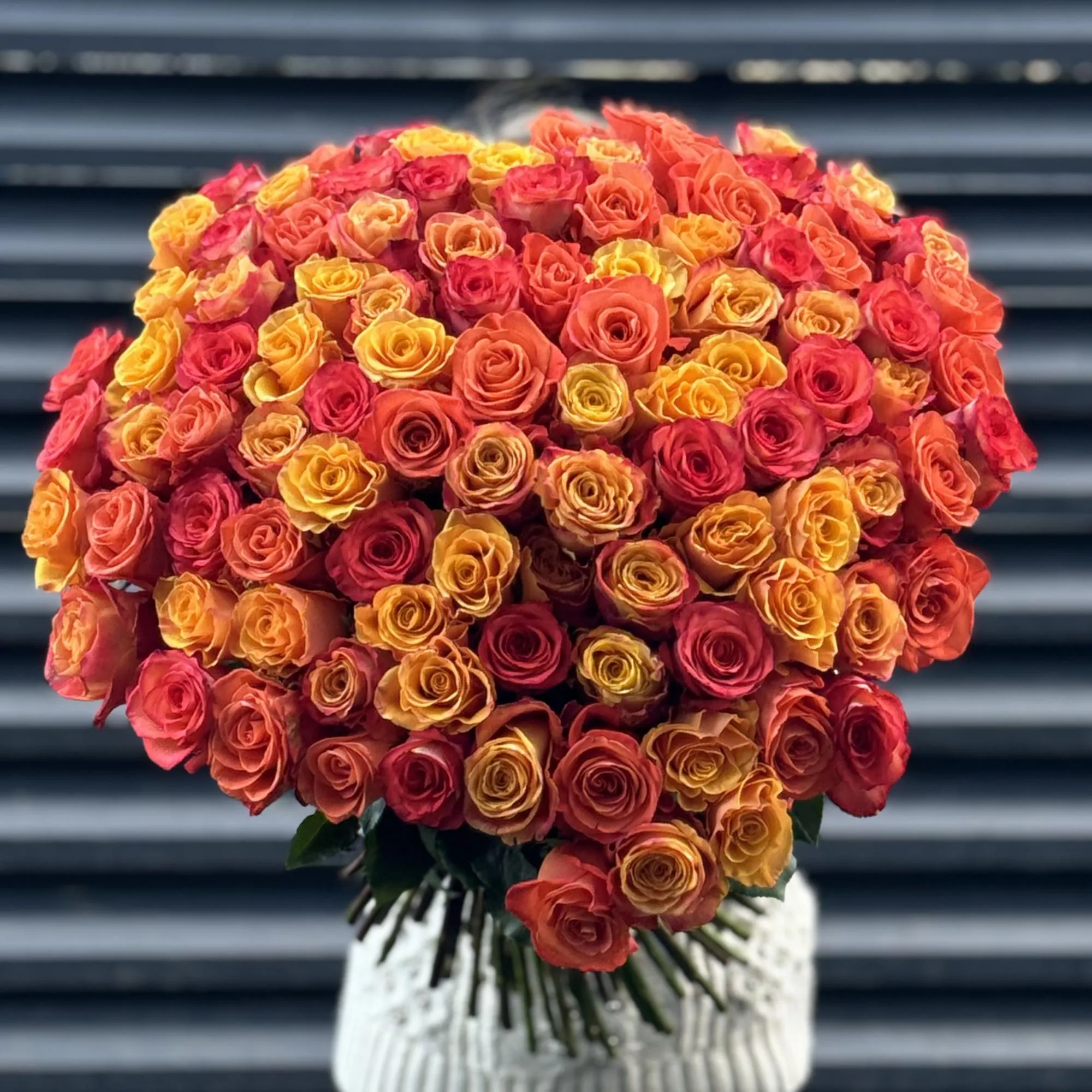 Букет 101 оранжевый микс роз эквадор (70см)