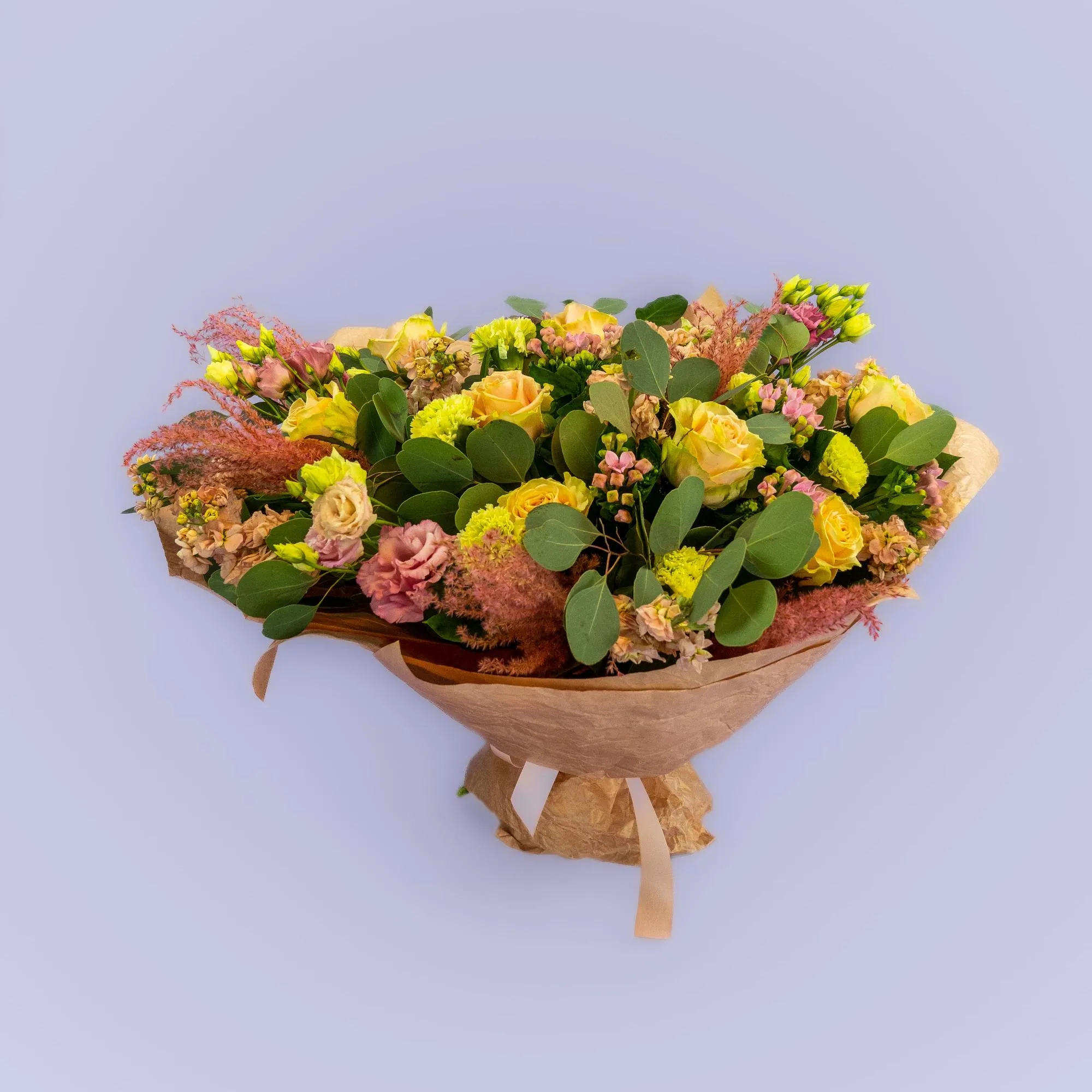 Букет из роз, маттиол и гвоздик