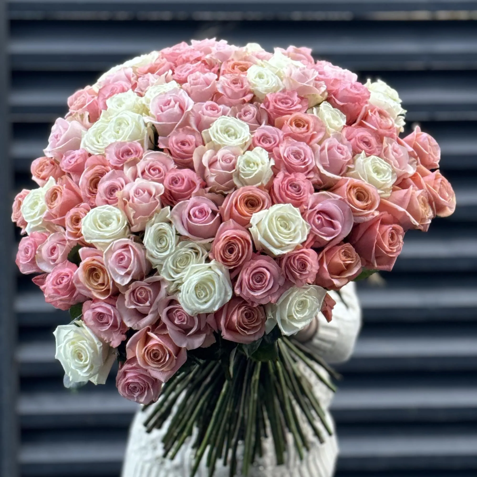 Букет 301 пепельно-розовый микс роз эквадор (70см)