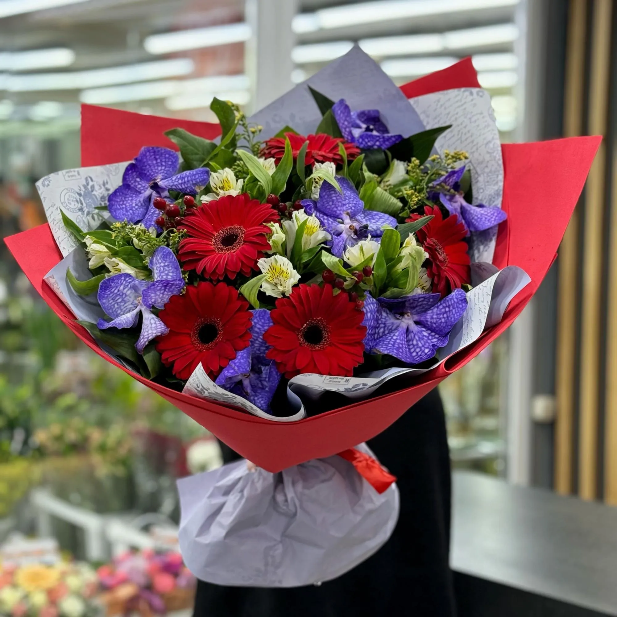 Букет из гербер и альстромерии