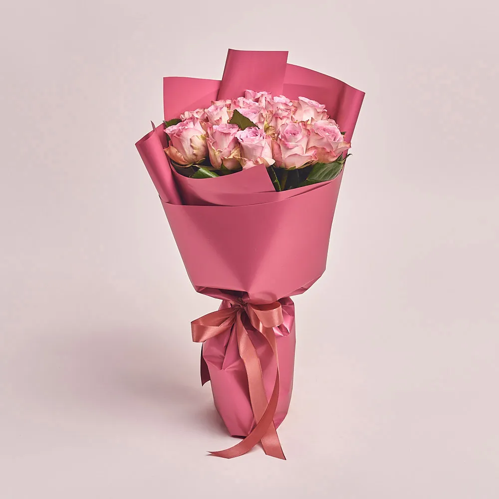 15 нежных розовых роз (50 см)