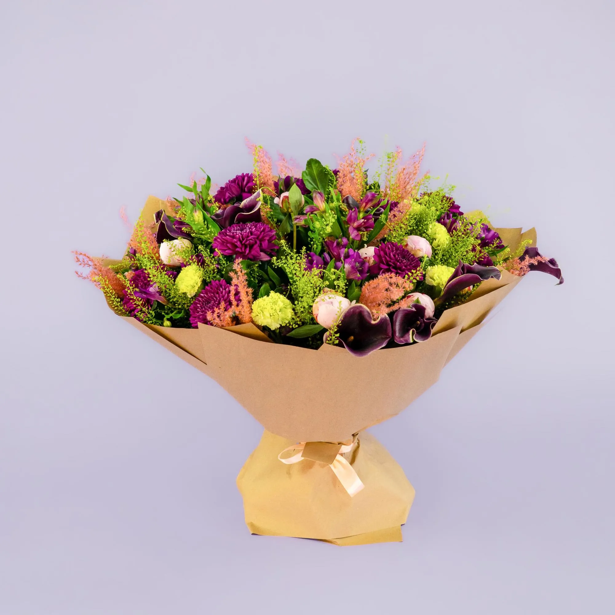 Букет их хризантем, альстромерий, пионов