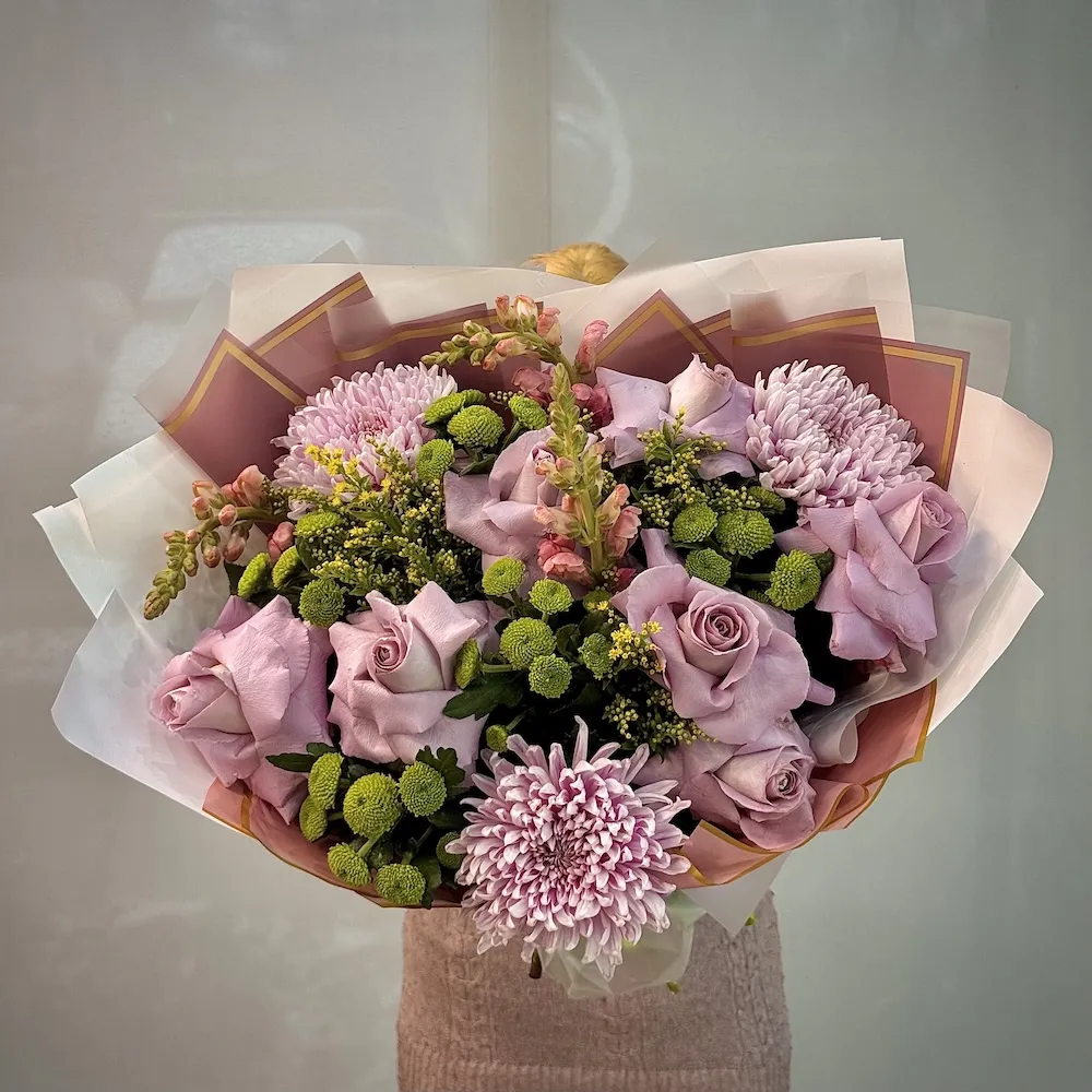 Букет из солидаго, роз и хризантем большой