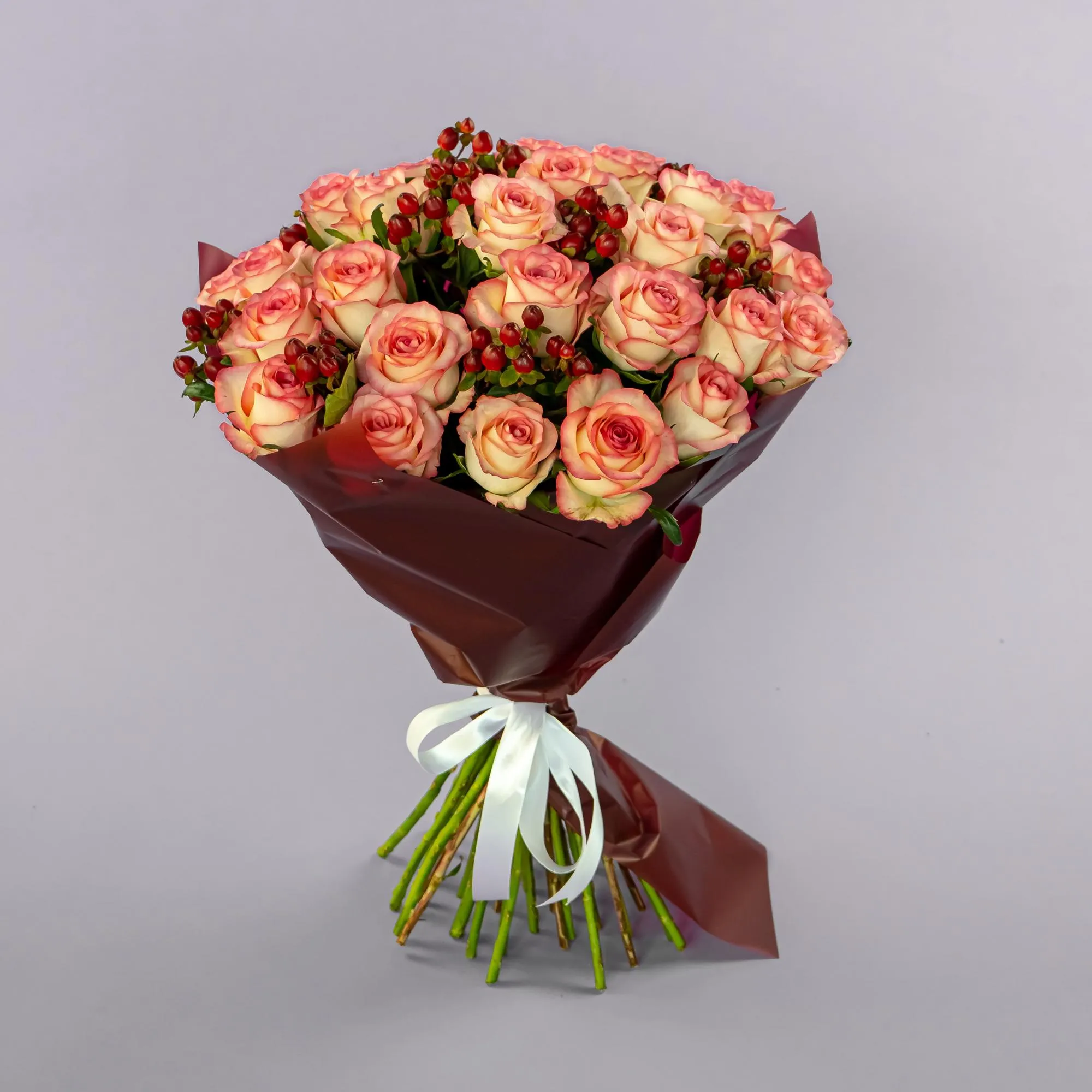 Букет из 31 бело-розовой розы