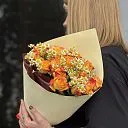 Букет из роз и танацетумом «Мандариновое утро»