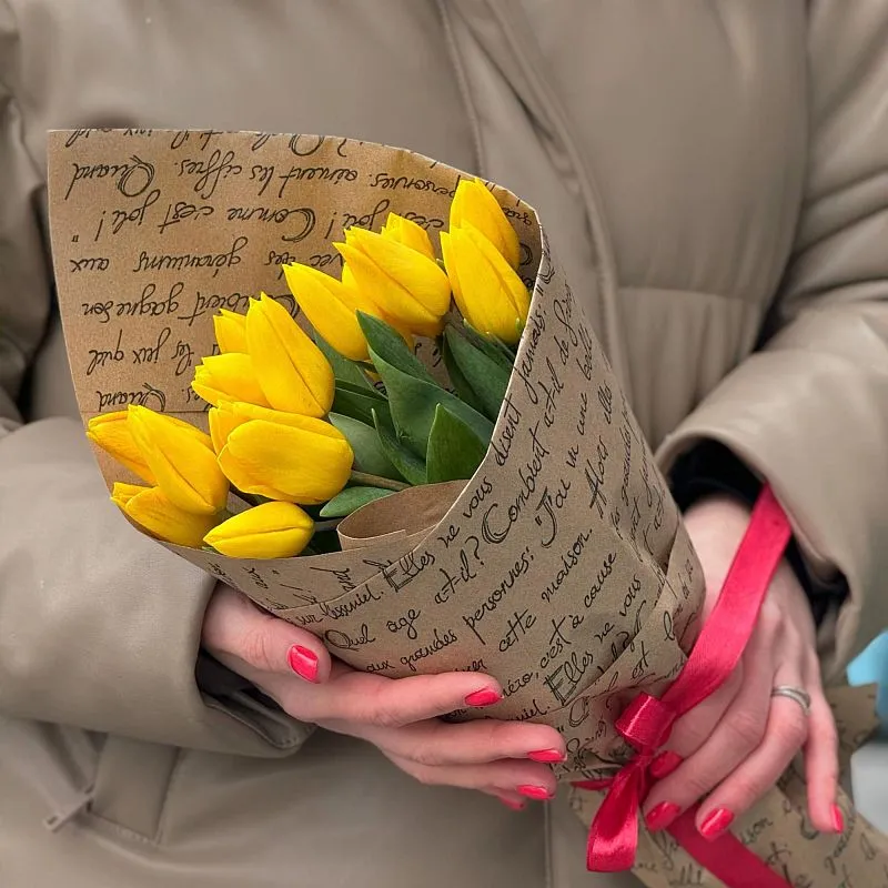 Букет из 15 жёлтых тюльпанов